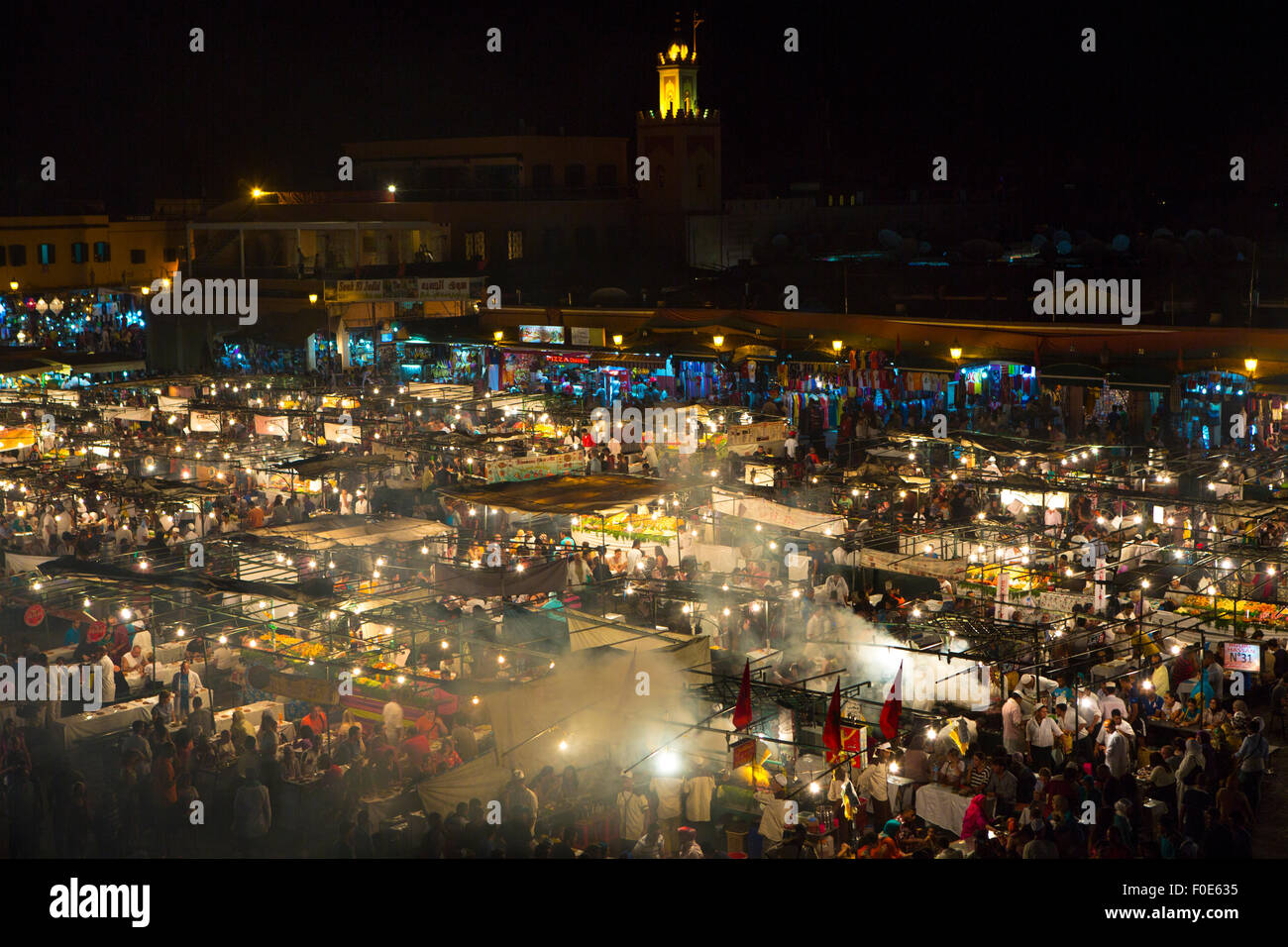 Place Djemaa el Fna est un carré et de la place du marché à Marrakech médina. Maroc Banque D'Images