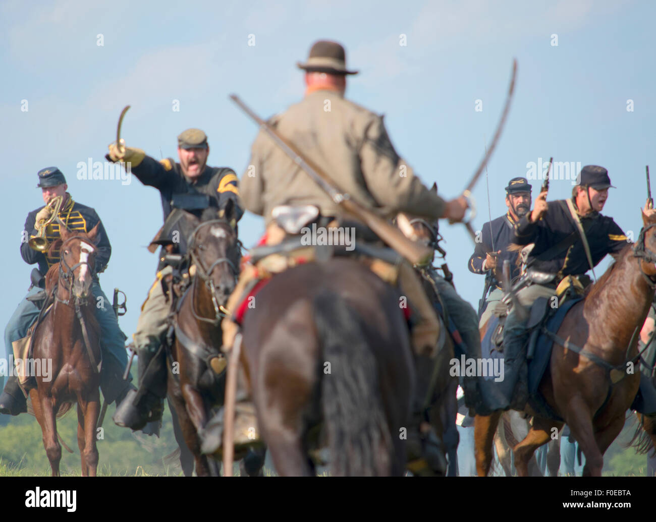 Reconstitution de bataille de Gettysburg, charge de cavalerie entre Union européenne et armées confédérées. Banque D'Images