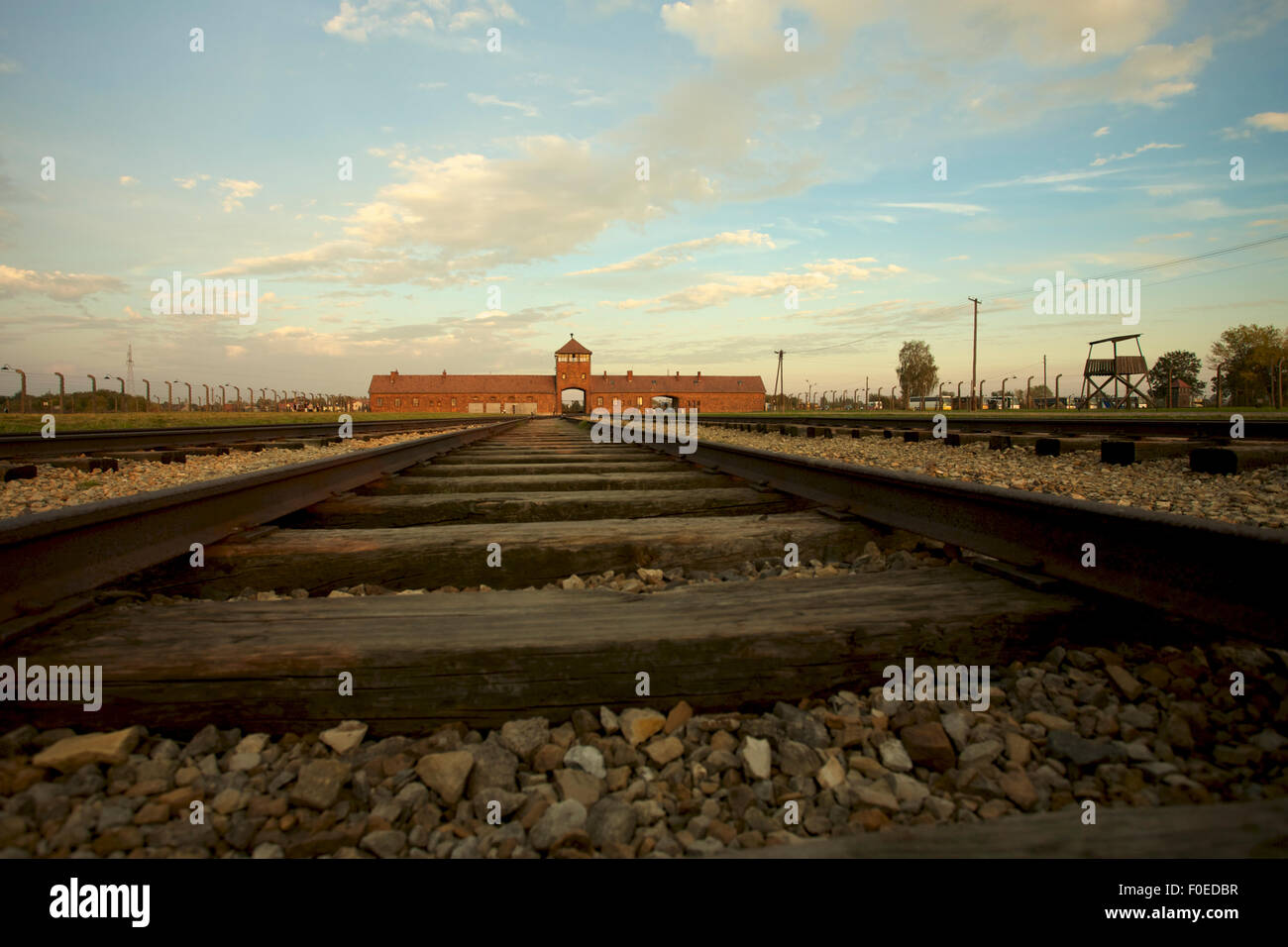 La voie du train arrivant à Auschwitz Birkenau camp de concentration, Pologne Banque D'Images