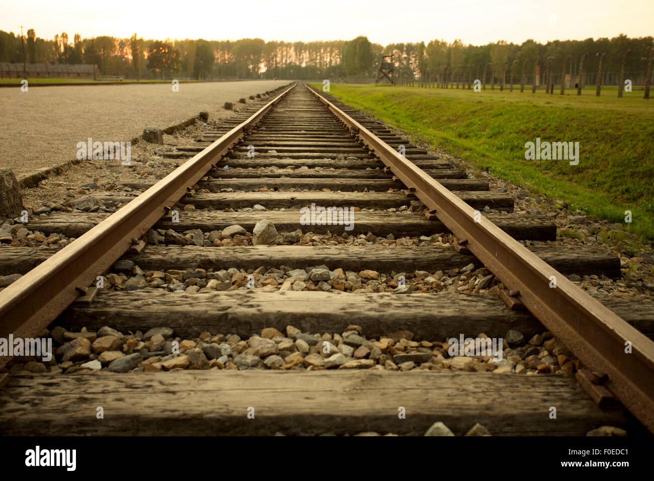 La voie du train arrivant à Auschwitz Birkenau camp de concentration, Pologne Banque D'Images