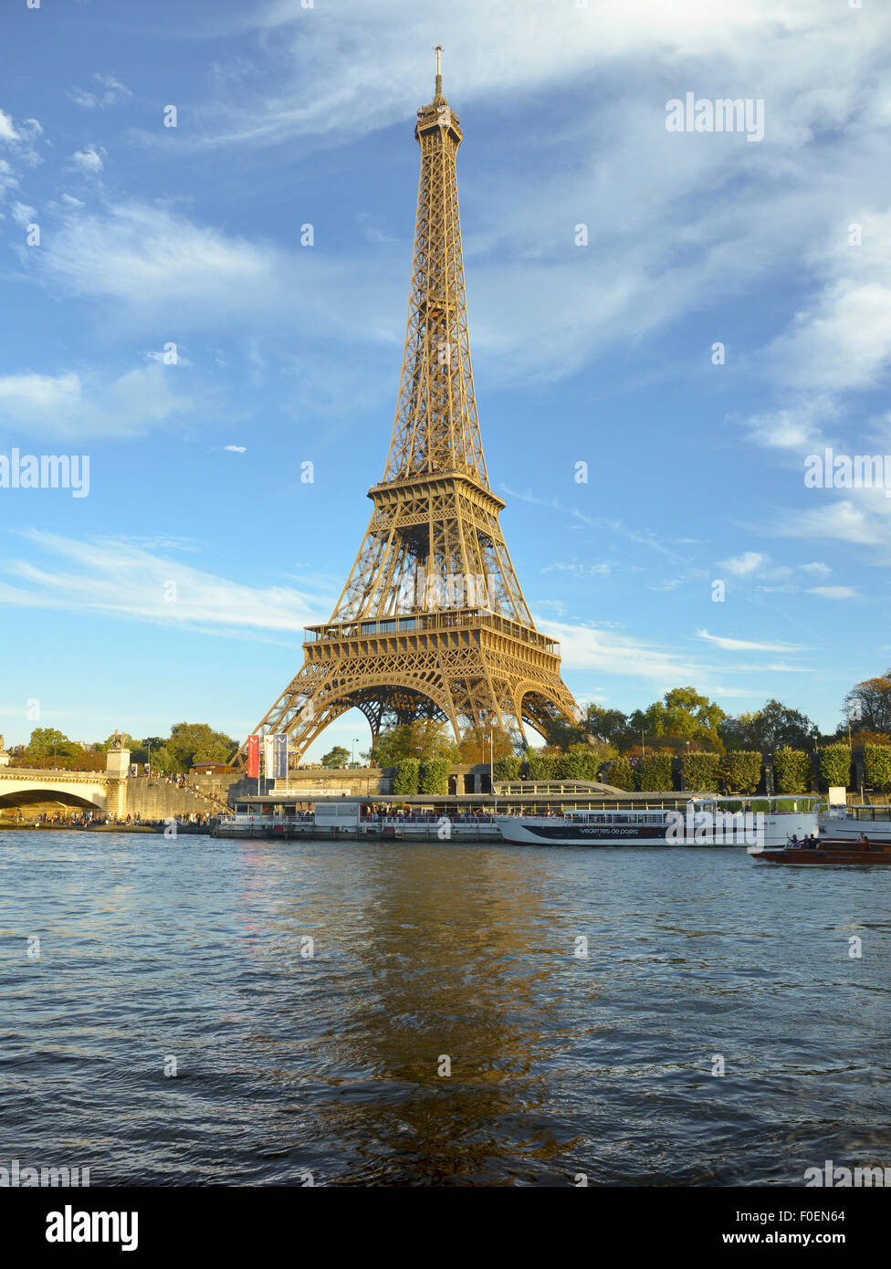 La Tour Eiffel avec Seine, Paris, Île-de-France, France Banque D'Images