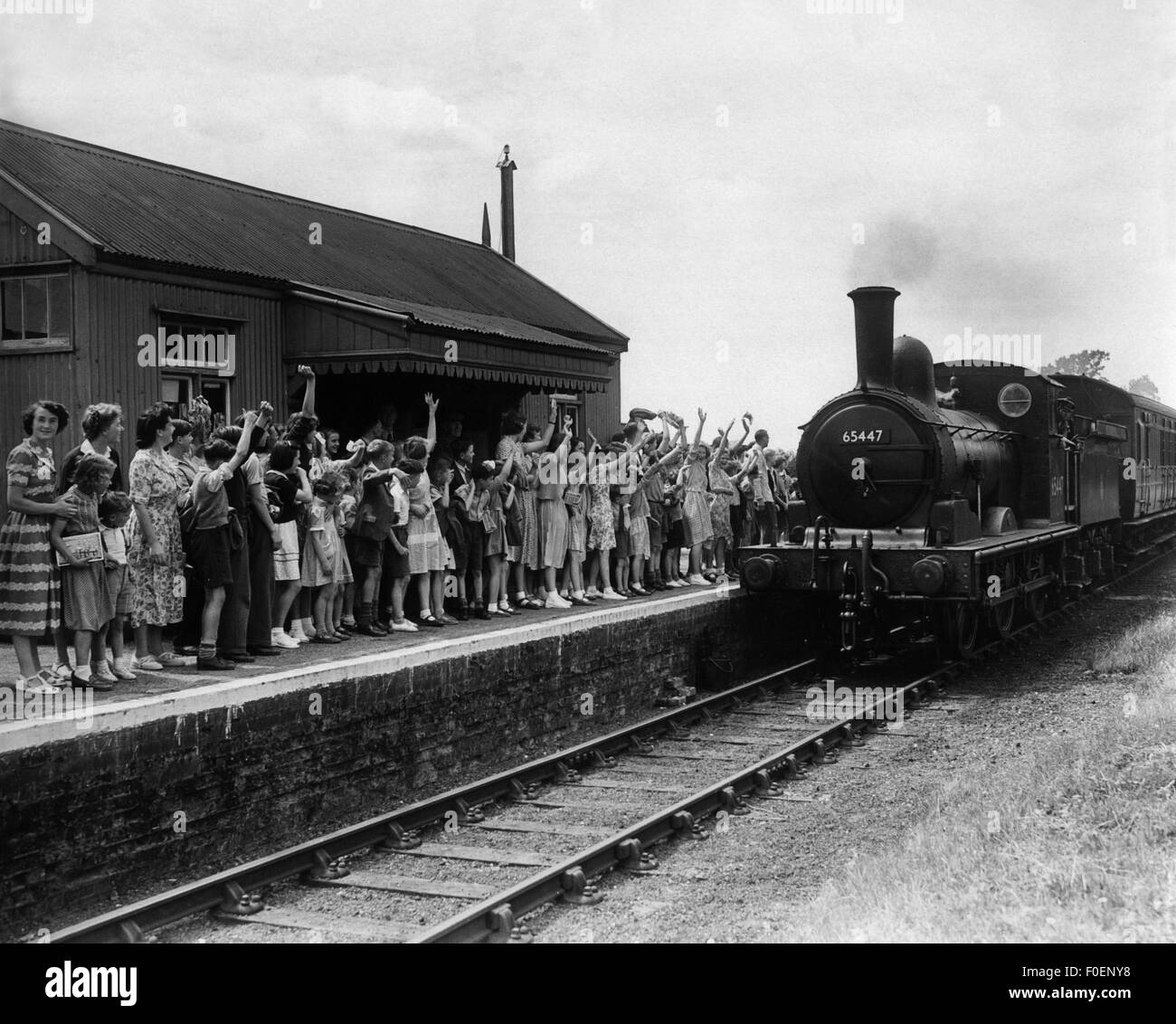 Transport / transport, chemin de fer, locomotive 'Whippet', construit en 1902, atteignant la gare de Stradbroke, 25.7.1952, droits supplémentaires-Clearences-non disponible Banque D'Images