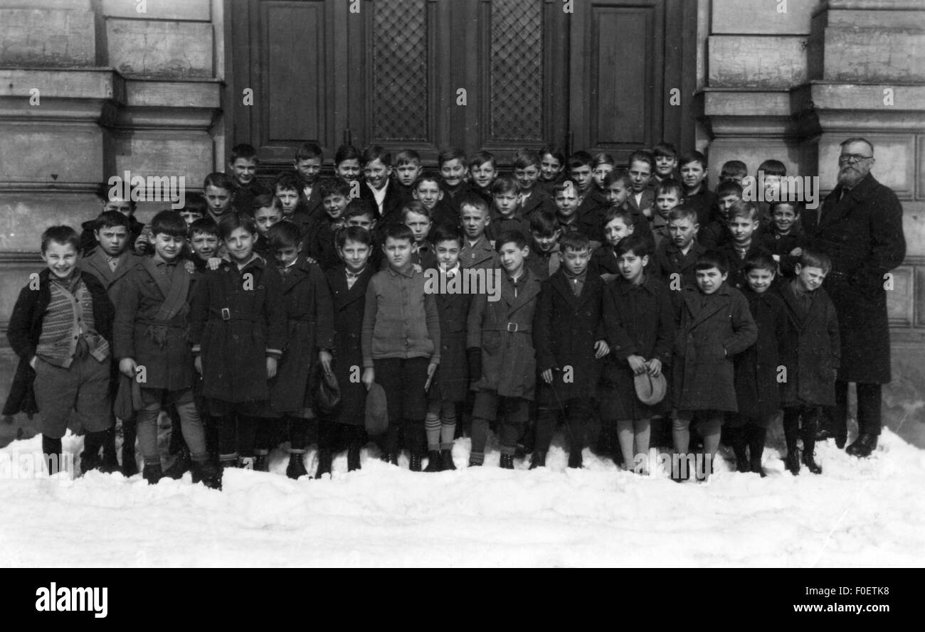 Pédagogie, photo de classe, classe de garçons, carte postale, vers 1910, droits additionnels-Clearences-non disponible Banque D'Images