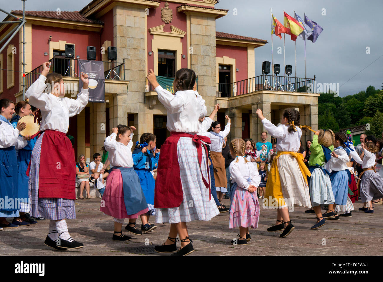 Costume traditionnel et danseurs au Cidre Festival à Nava Asturias Espagne,Nord, Banque D'Images
