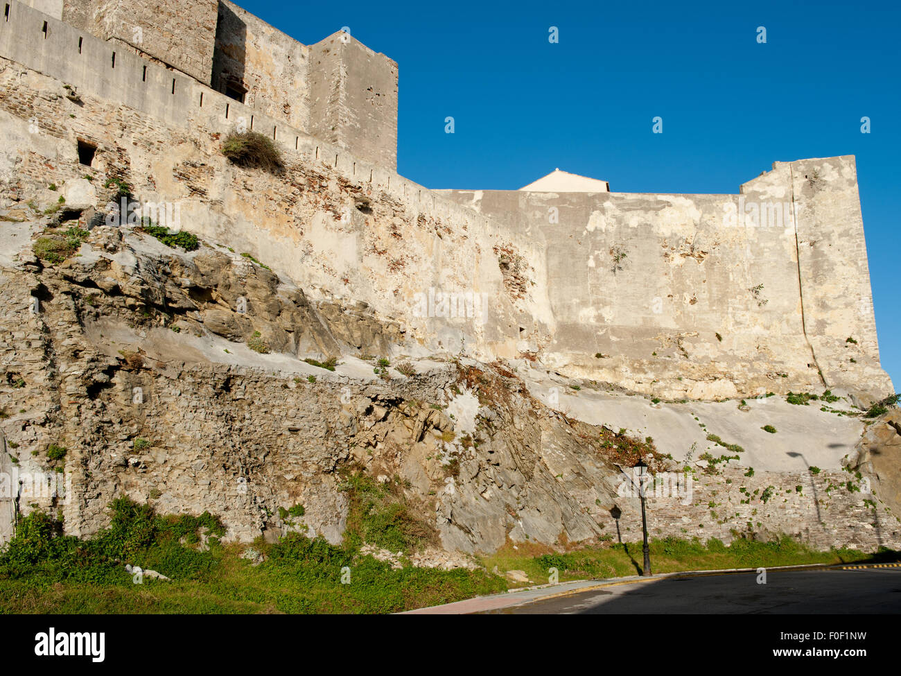 Tarifa, Andalousie, Espagne, le Castillo de Guzmán château mur Banque D'Images