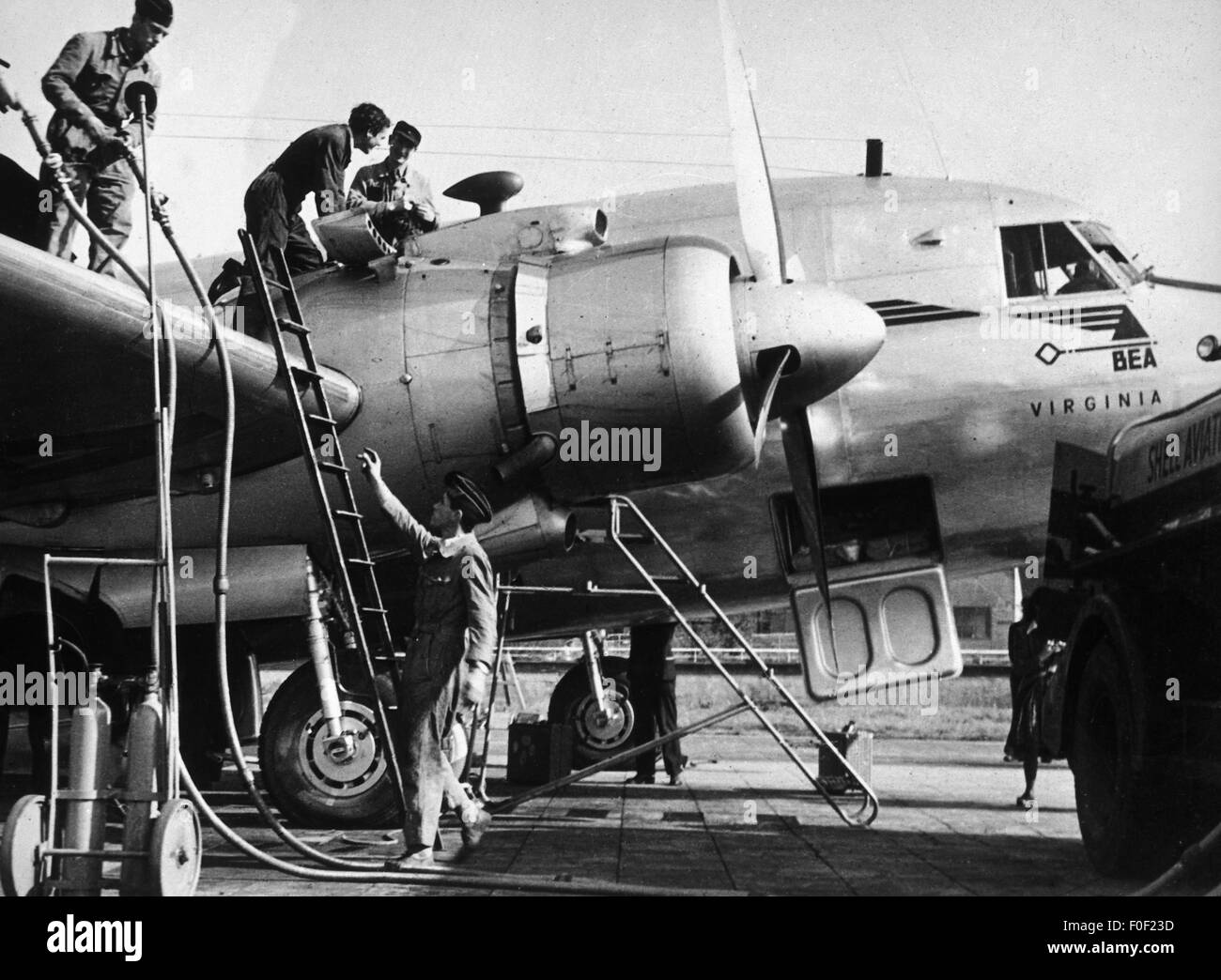 Transport/transport, aviation, aéroport, ravitaillement en carburant d'un avion Vickers VC. 1 Viking of British European Airways, vers 1950, droits supplémentaires-Clearences-non disponible Banque D'Images