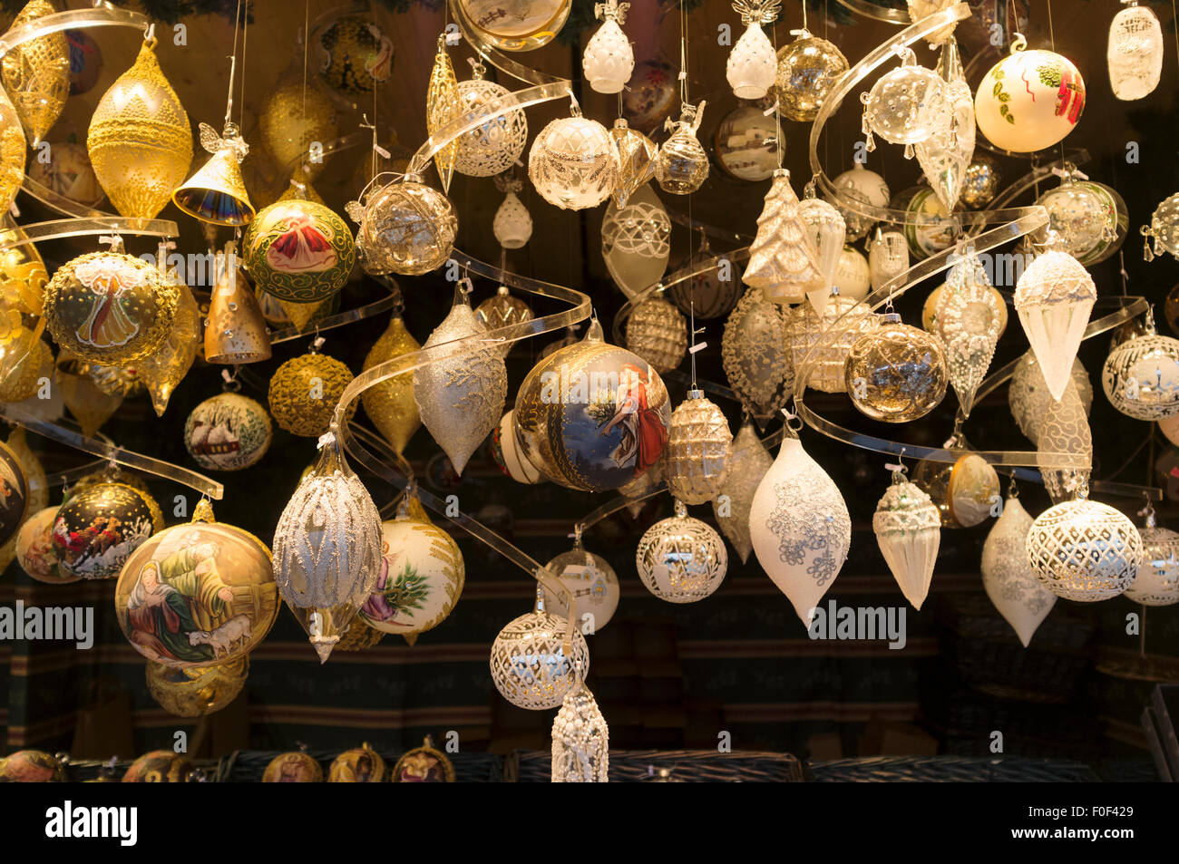 Boules de Noël au marché de Noël stand, Vienne, Autriche, Europe Photo  Stock - Alamy