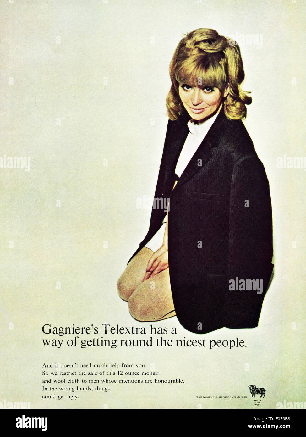 1960 annonces. Publicité Publicité Magazine du 1968 Gagniere's Telextra & mohair la laine en tissu de la mode rétro des années 60 Banque D'Images