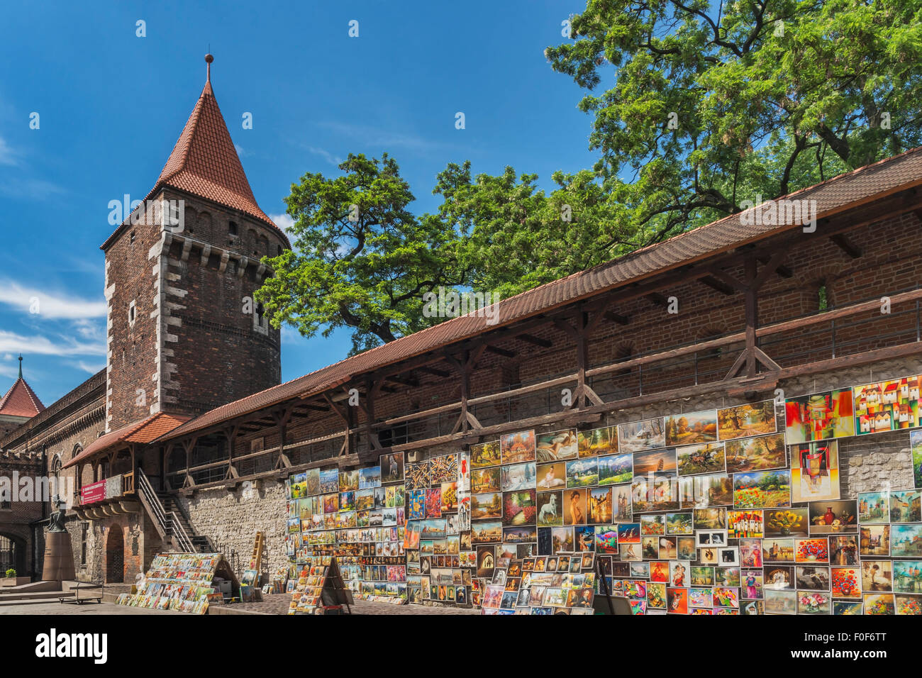 Le mur de la ville à l'Florian Gate est la seule porte de la ville de Cracovie, Cracovie, Pologne petite, la Pologne, l'Europe Banque D'Images