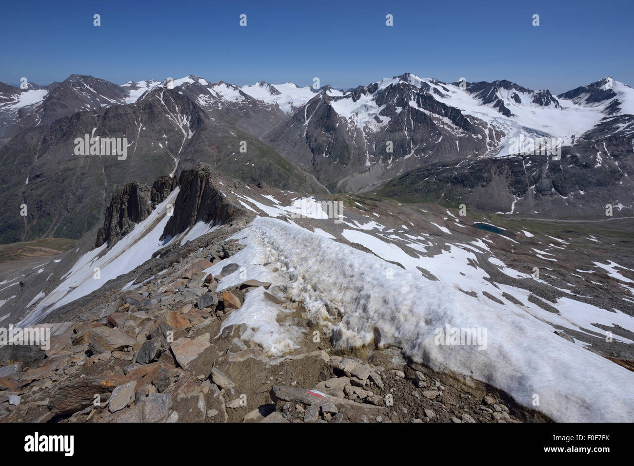 Crête du sommet de la montagne Kreuzspitze et vue panoramique, l'Autriche, Oetztal Banque D'Images