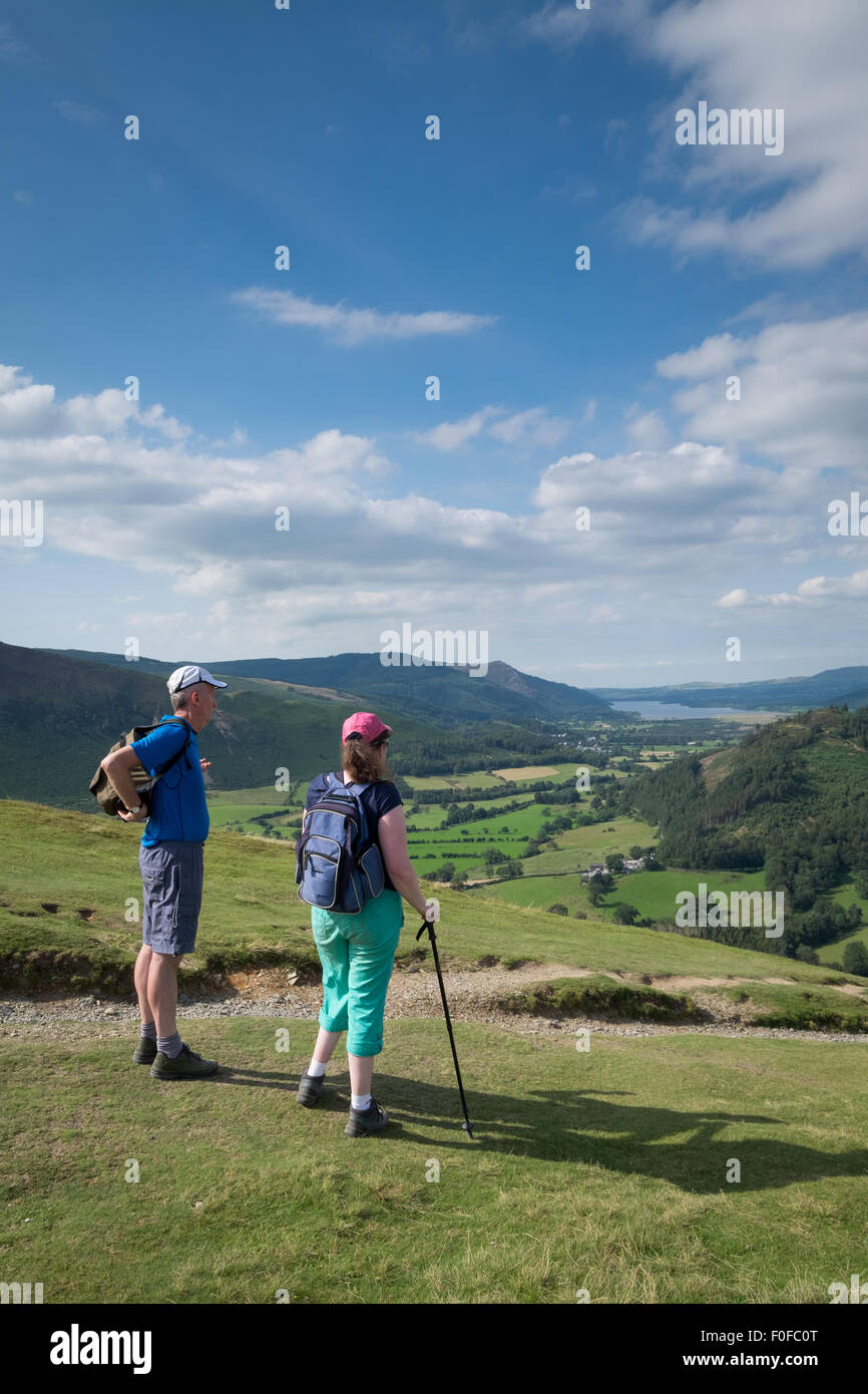 Pour des marcheurs de Catbells est tombé près de Keswick dans le Lake District Banque D'Images