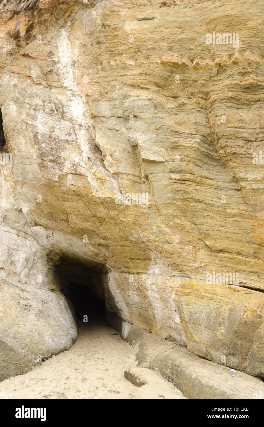 Une grotte marine à Devil's Punchbowl park, côte de l'Oregon, USA. Banque D'Images