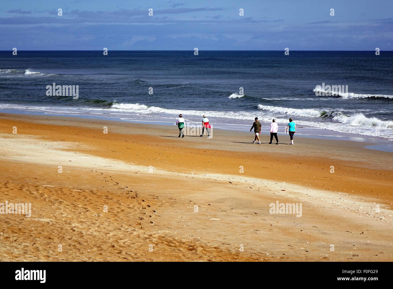 Les uns flânant sur Ormond Beach, en Floride Banque D'Images