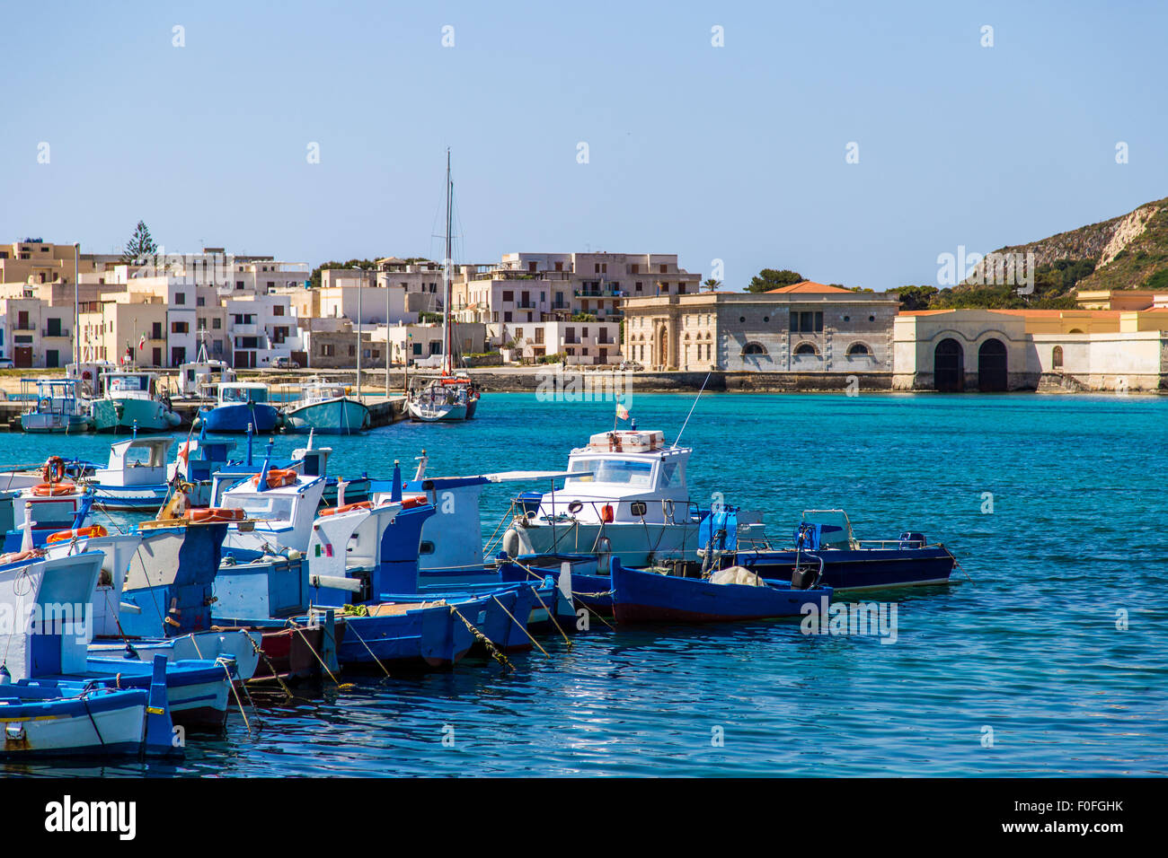 Bateaux de pêche au port de Trapani en Sicile Banque D'Images