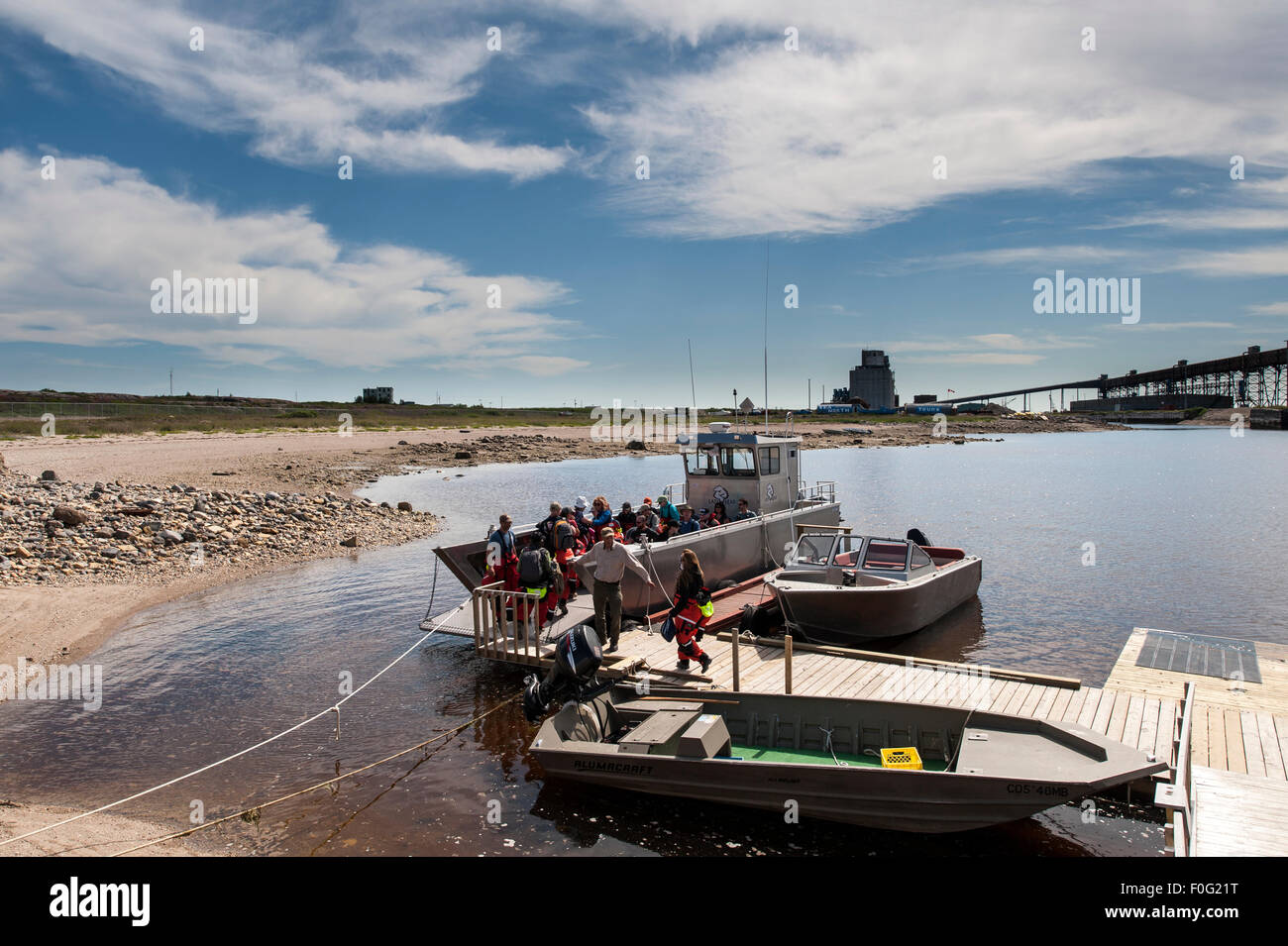 Balade en bateau sur la rivière Churchill en été, Churchill, Manitoba, Canada Banque D'Images
