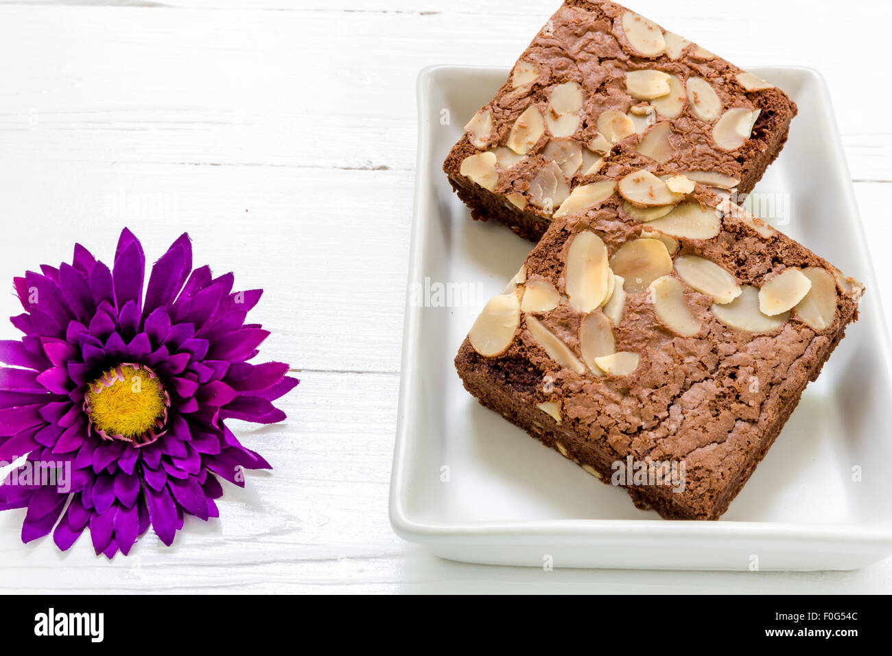 Brownie chocolat amande pour thé ou café. Banque D'Images