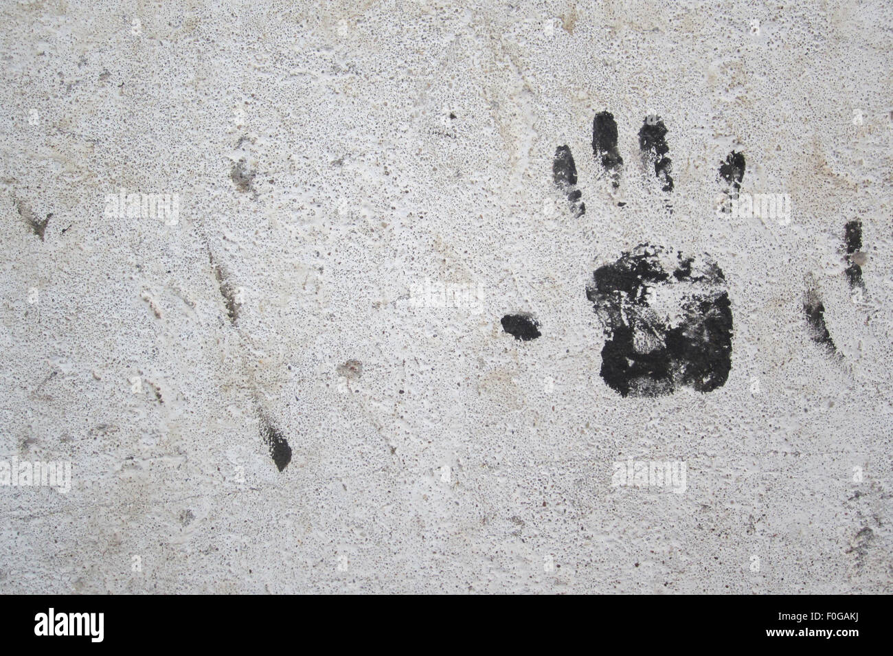 Impression de peinture noire à la main sur le mur blanc, symbole du congrès Banque D'Images