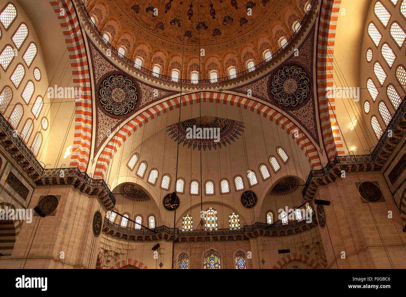 Détail du plafond de la Süleymaniye Camii (Mosquée de Soliman) à Istanbul, Turquie. Banque D'Images