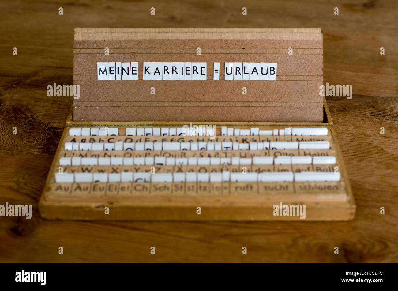 Une boîte aux lettres avec le texte allemand : 'Meine Karriere =Urlaub' (ma carrière  = vacances) Banque D'Images
