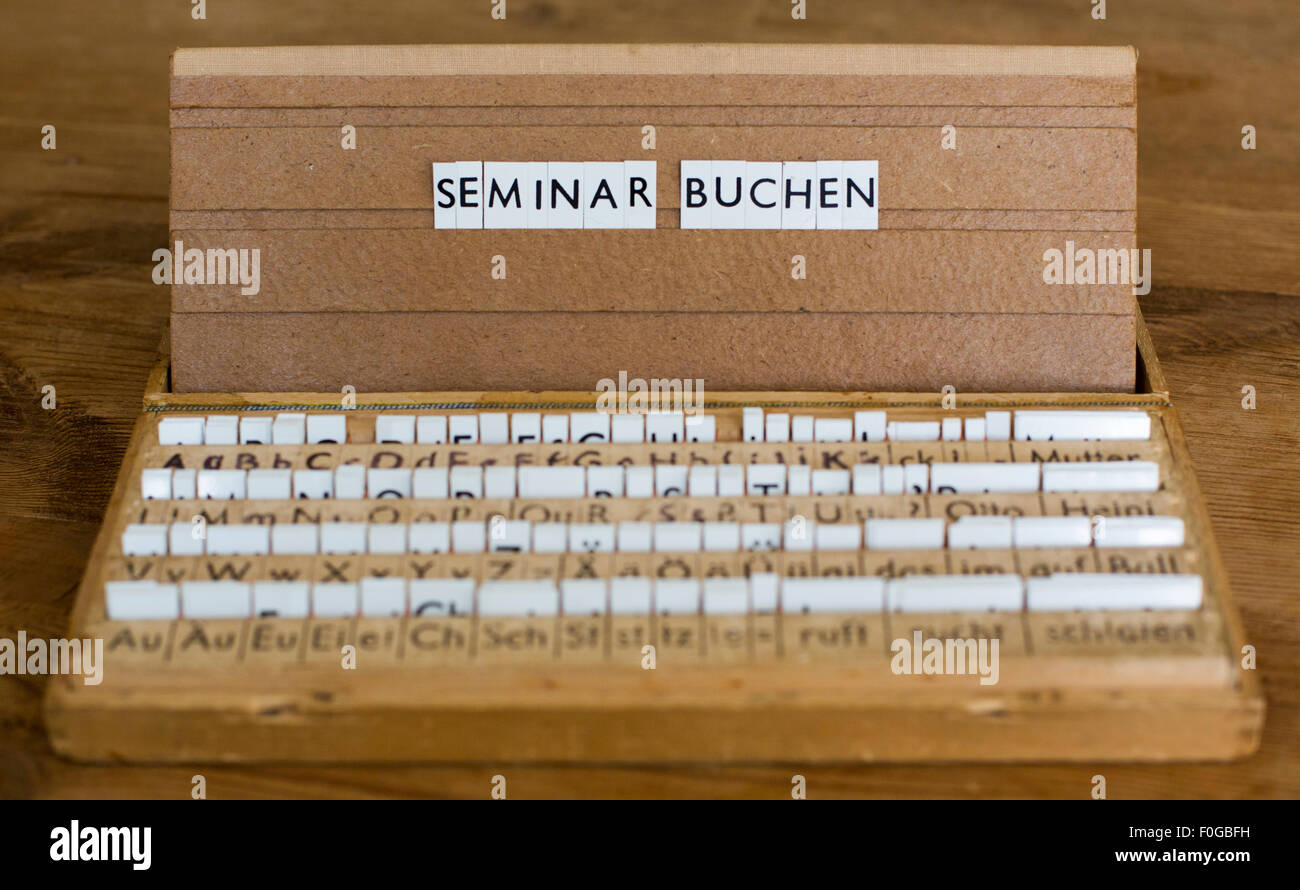 Une boîte aux lettres avec le texte allemand : "séminaire buchen' (séminaire livre) Banque D'Images