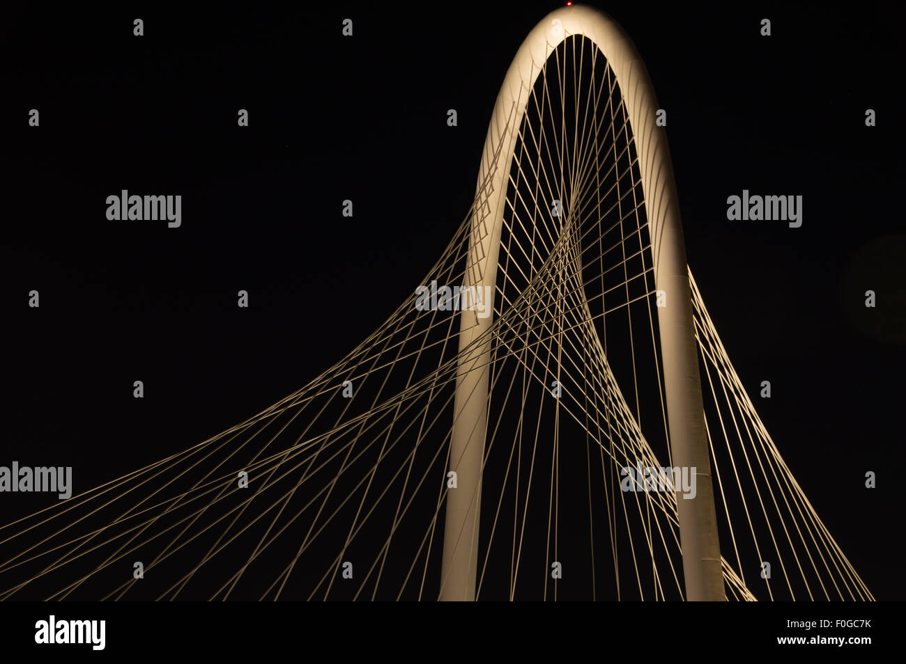 Pont suspendu Margaret Hunt Hill la nuit. Banque D'Images