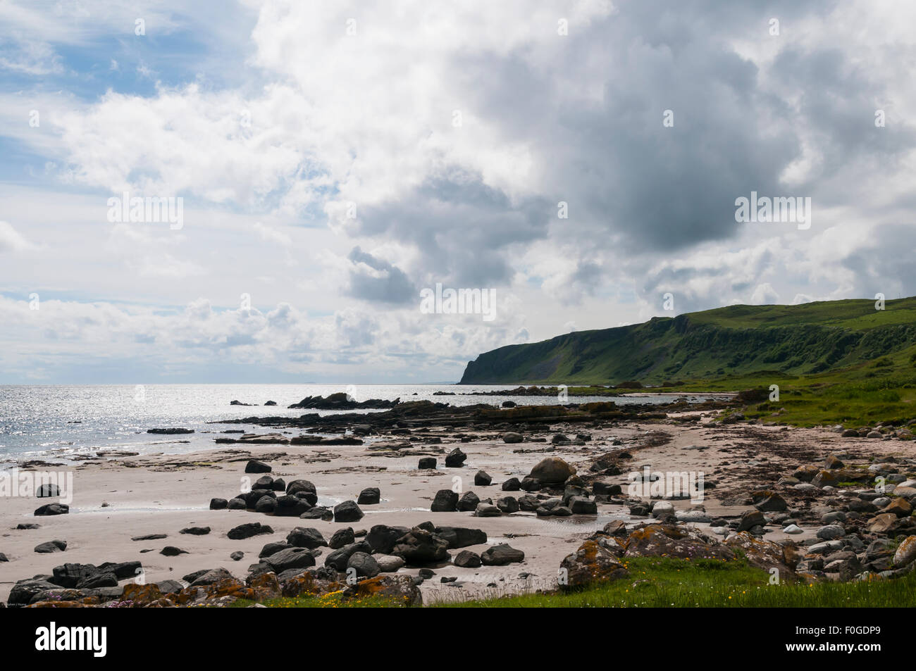 À la tête vers Bennan de Kildonan rivage, Isle of Arran, Ecosse Banque D'Images
