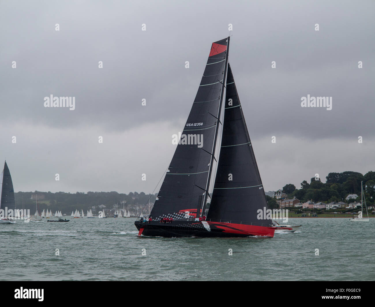 Cowes, île de Wight, au Royaume-Uni. 14 août 2015. Favori pour gagner la Fastnet Race 2015, trains Comanche à Cowes pour le début de l'e Banque D'Images