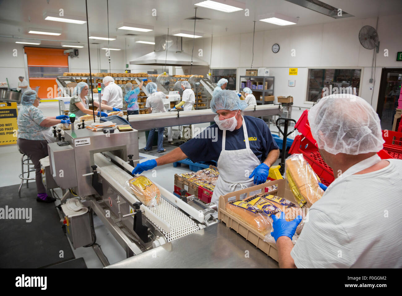 Salt Lake City, Utah - bénévoles travaillent dans la boulangerie à l'Église mormone Bien-être du complexe carré. Banque D'Images