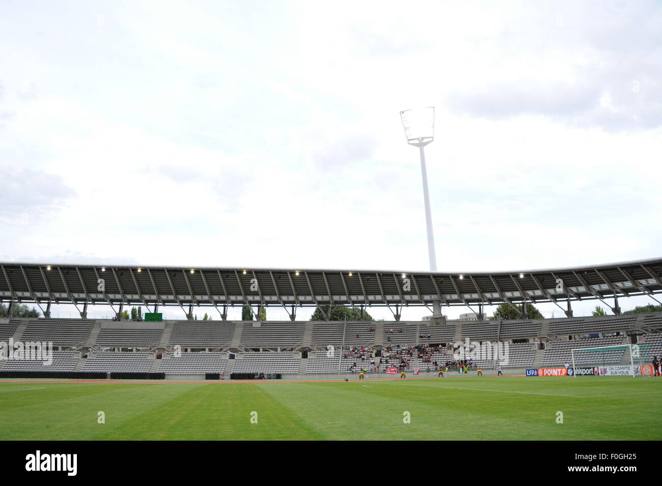 Vue generale stade Charlety vide - 11.08.2015 - Paris FC/FC Metz - 1er tour Coupe de la LIgue.Photo : Nolwenn Le Gouic/Icon Sport Banque D'Images