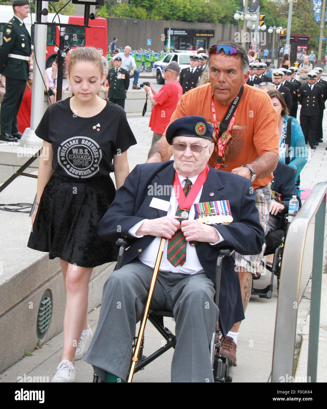 Ottawa, Canada. Août 15, 2015. Un vétéran assiste à la 70e anniversaire du Jour de la victoire de victoire (sur le Japon) à Ottawa, Canada, le 15 août, 2015. Le Canada a tenu un événement commémoratif samedi pour marquer le 70e anniversaire de la Victoire sur le Japon 24, qui a marqué la fin de la Seconde Guerre mondiale. © Li Baodong/Xinhua/Alamy Live News Banque D'Images