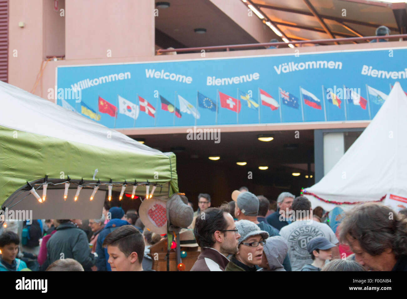 Sydney, Australie. Août 15, 2015. Chaque année, le German International School à Terrey Hills Sydney accueille un marché de Noël avec des stands d'hiver, une cuisine allemande traditionnelle et le vin et beaucoup d'activités pour divertir les enfants qui fréquentent. Modèle : crédit10/Alamy Live News Banque D'Images