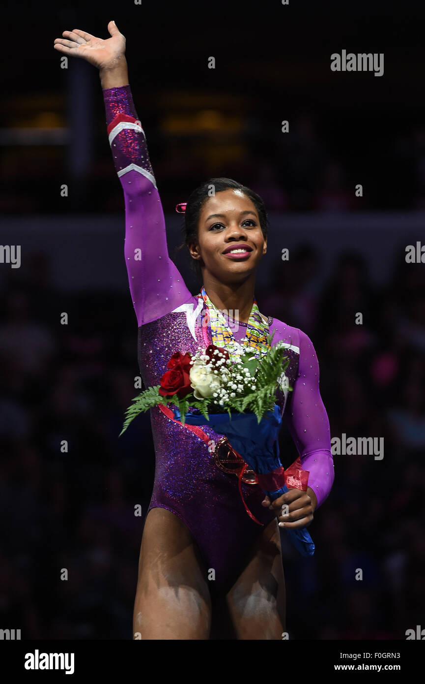 Indianapolis, Indiana, États-Unis. Août 15, 2015. Champion olympique GABRIELLE DOUGLAS a terminé en 5e place au 2015 P et G Championnats de gymnastique. © Amy Sanderson/ZUMA/Alamy Fil Live News Banque D'Images