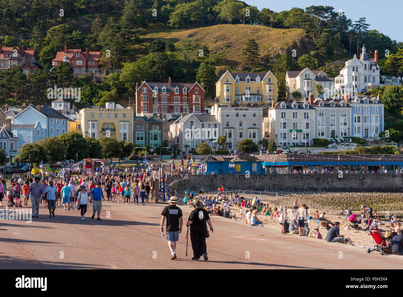 Llandudno. promenade. Clwyd au nord du Pays de Galles. Grand Orme Banque D'Images