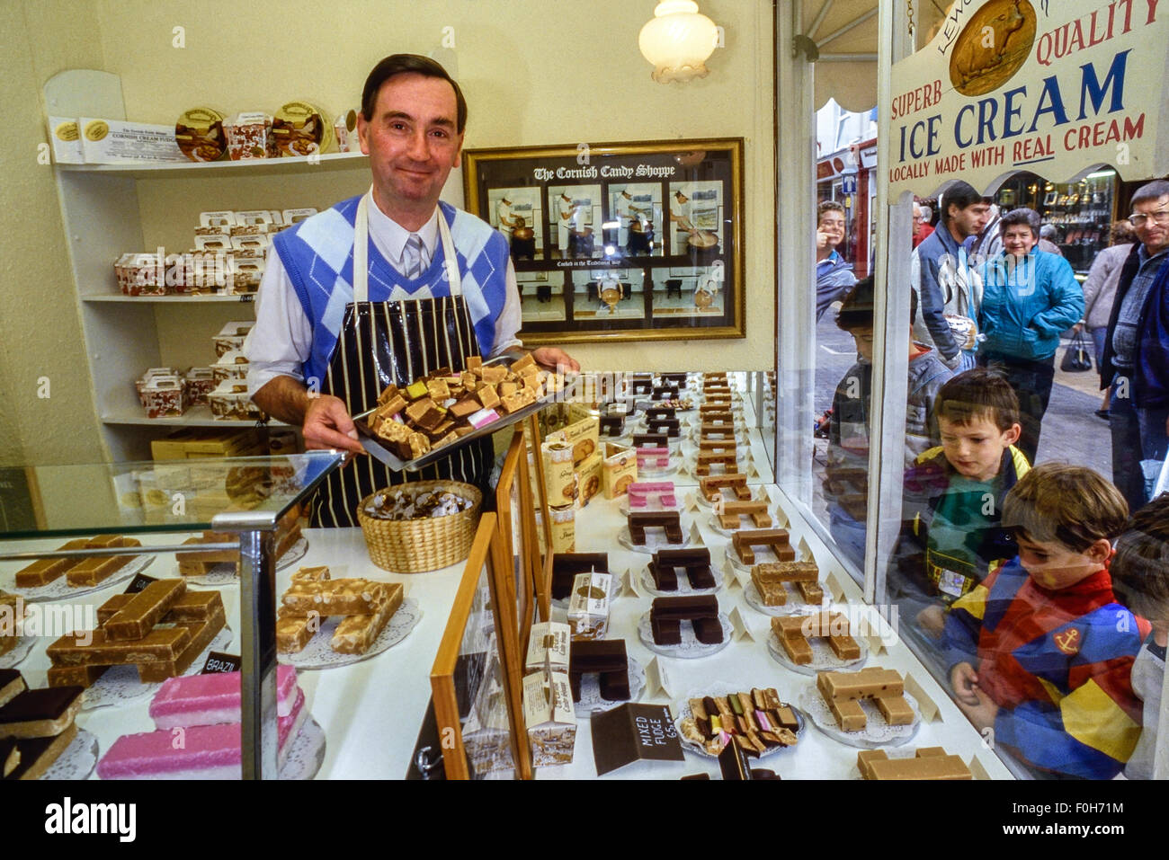 Fondant au chocolat et confiserie traditionnelle. Bideford, Devon. UK Banque D'Images
