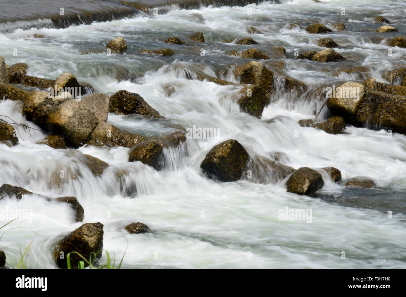 Motion de l'OI dans la rivière de Arashiyama à Kyoto, Japon Banque D'Images