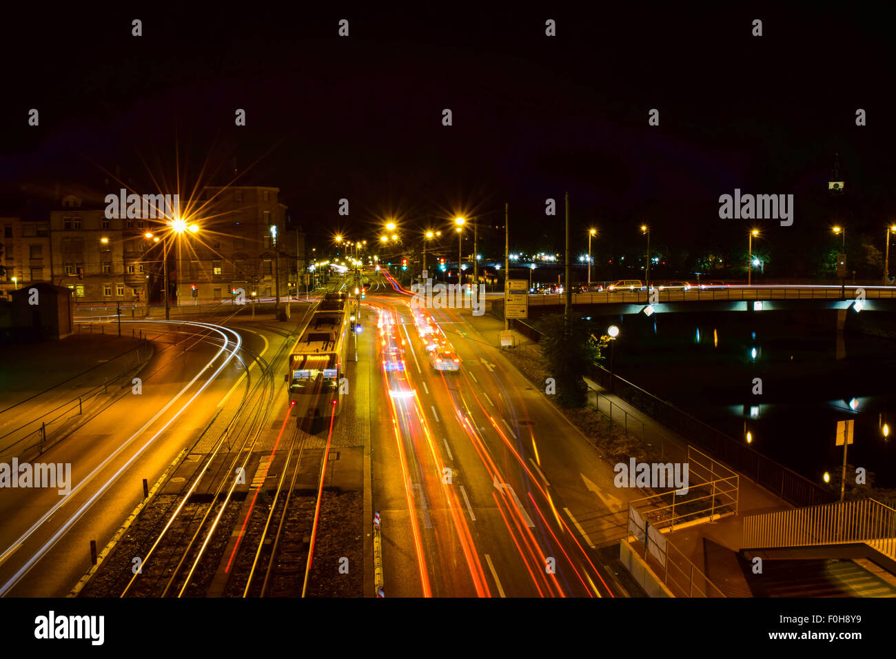 La circulation dans la nuit de Stuttgart Banque D'Images