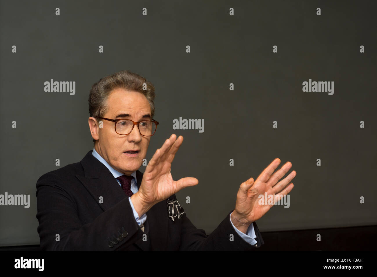 Peter York, auteur et communicateur lors du lancement de son livre, l'authenticité est un Con, une partie de la série de livres de provocation. Banque D'Images