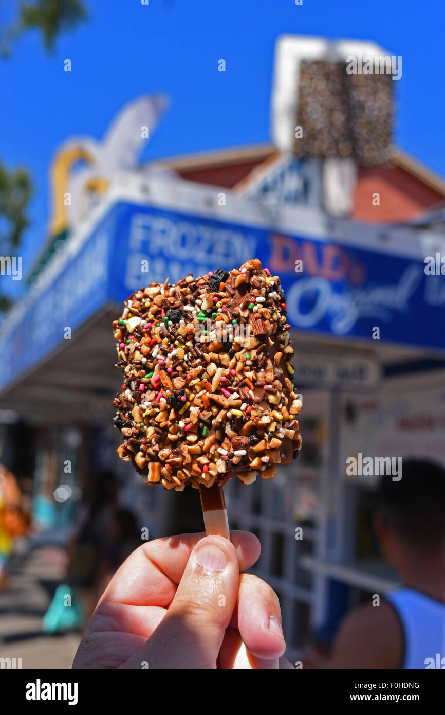 USA California Orange County CA Newport Beach l'Île de Balboa Balboa Bar ice cream dessert traiter avec tout sur elle Banque D'Images