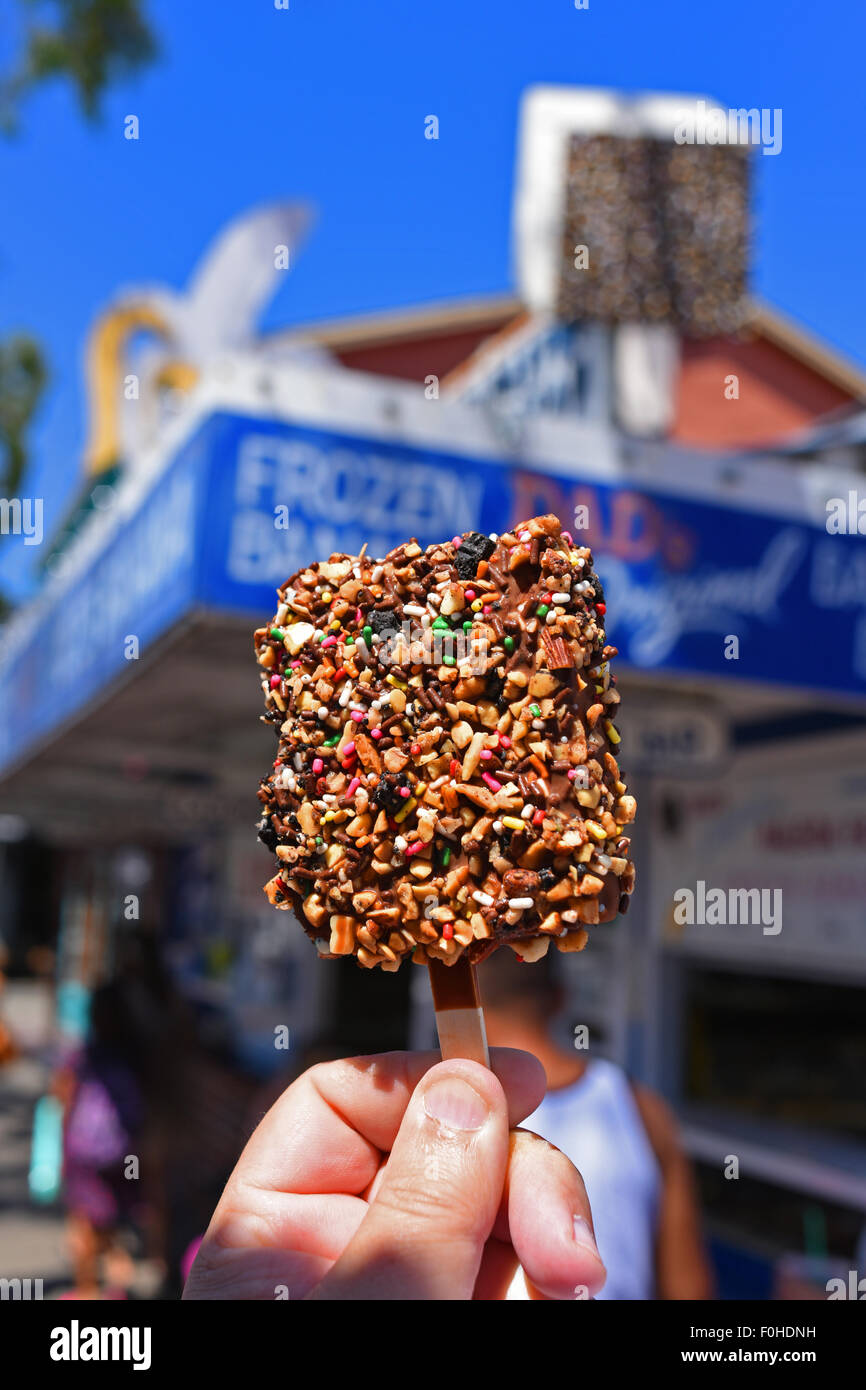 USA California Orange County CA Newport Beach l'Île de Balboa Balboa Bar ice cream dessert traiter avec tout sur elle Banque D'Images