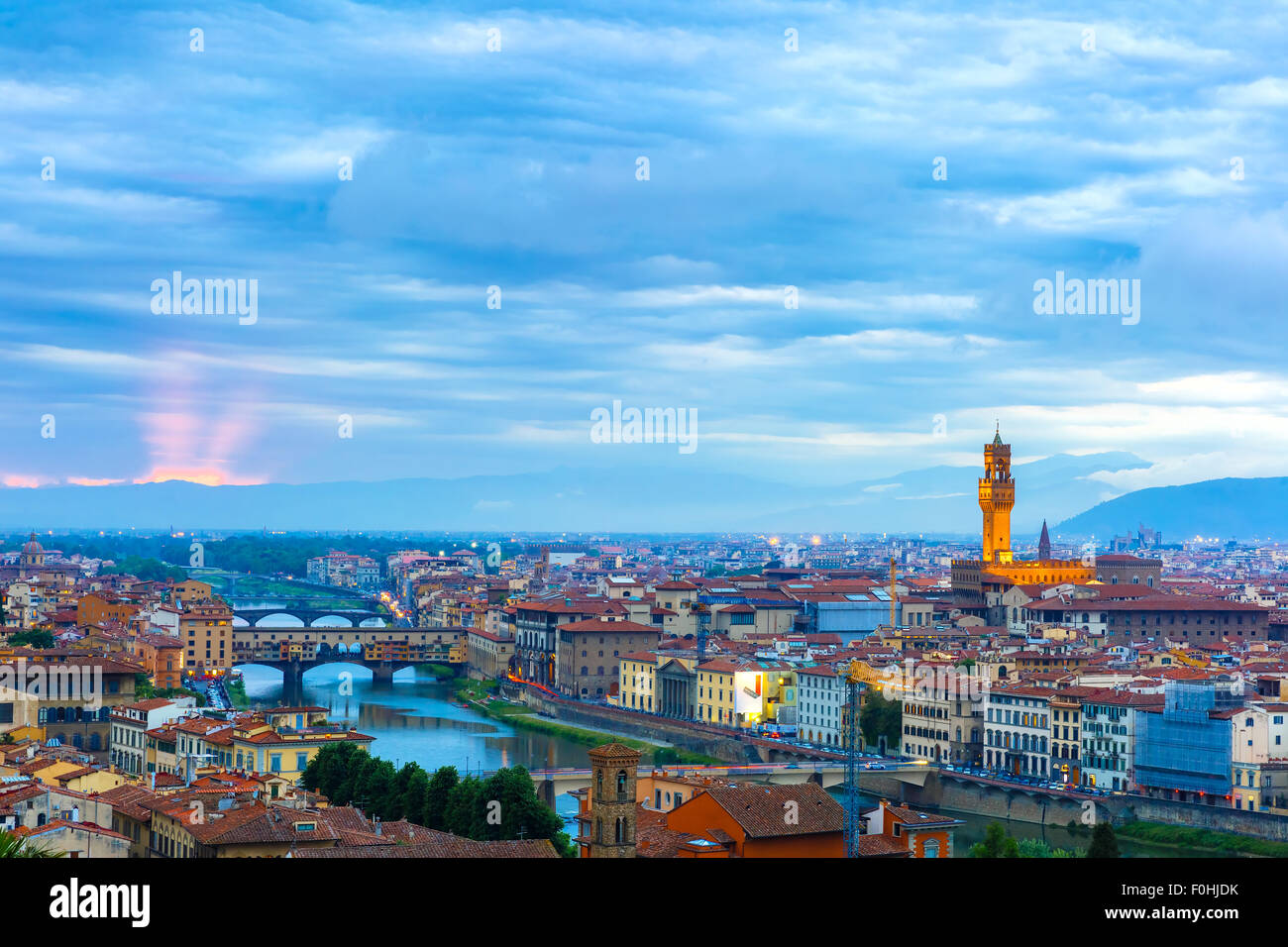 Le Ponte Vecchio et le Palazzo Vecchio, Florence, Italie Banque D'Images