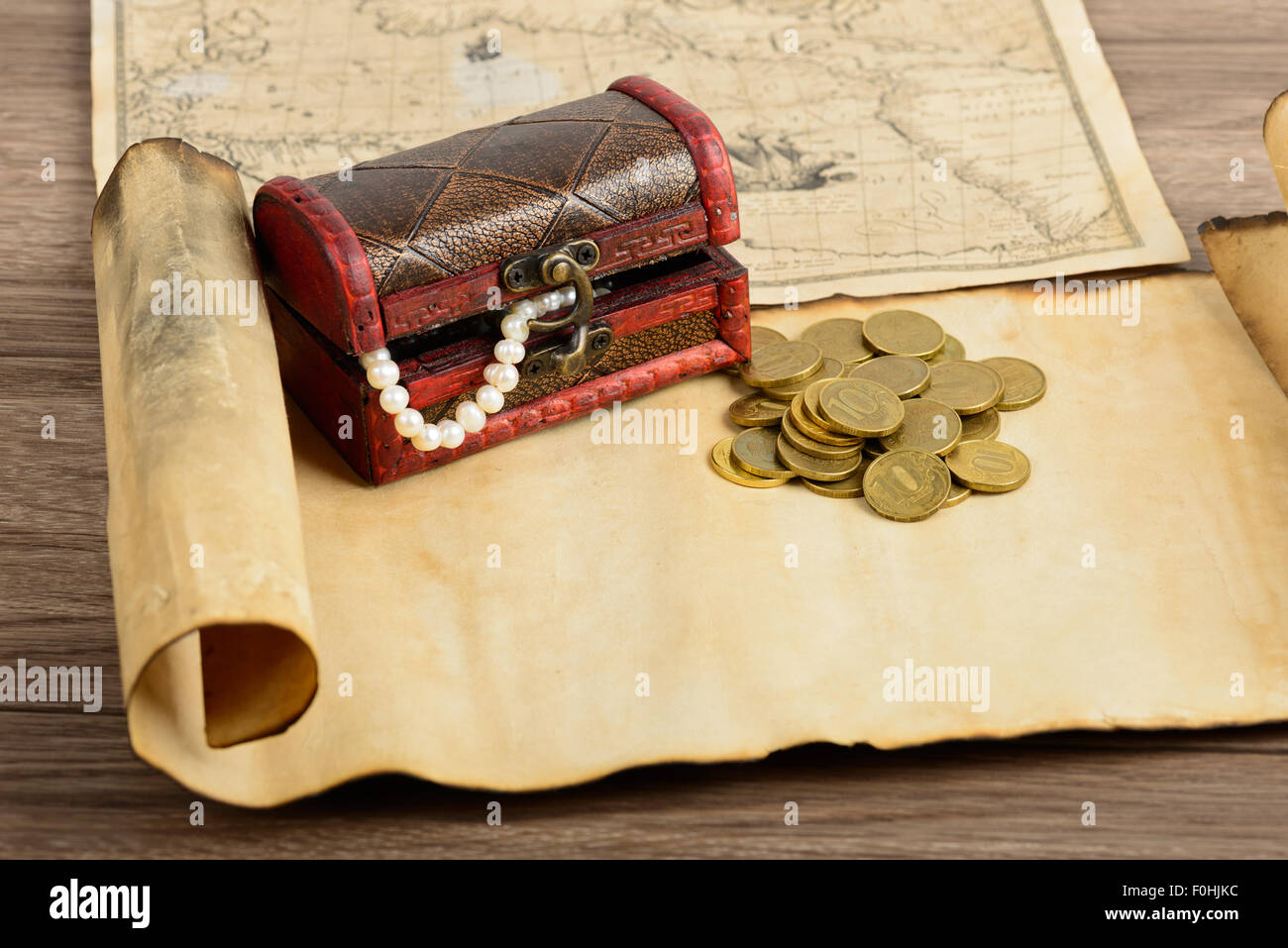 Carte au Trésor, à la poitrine et des pièces Banque D'Images