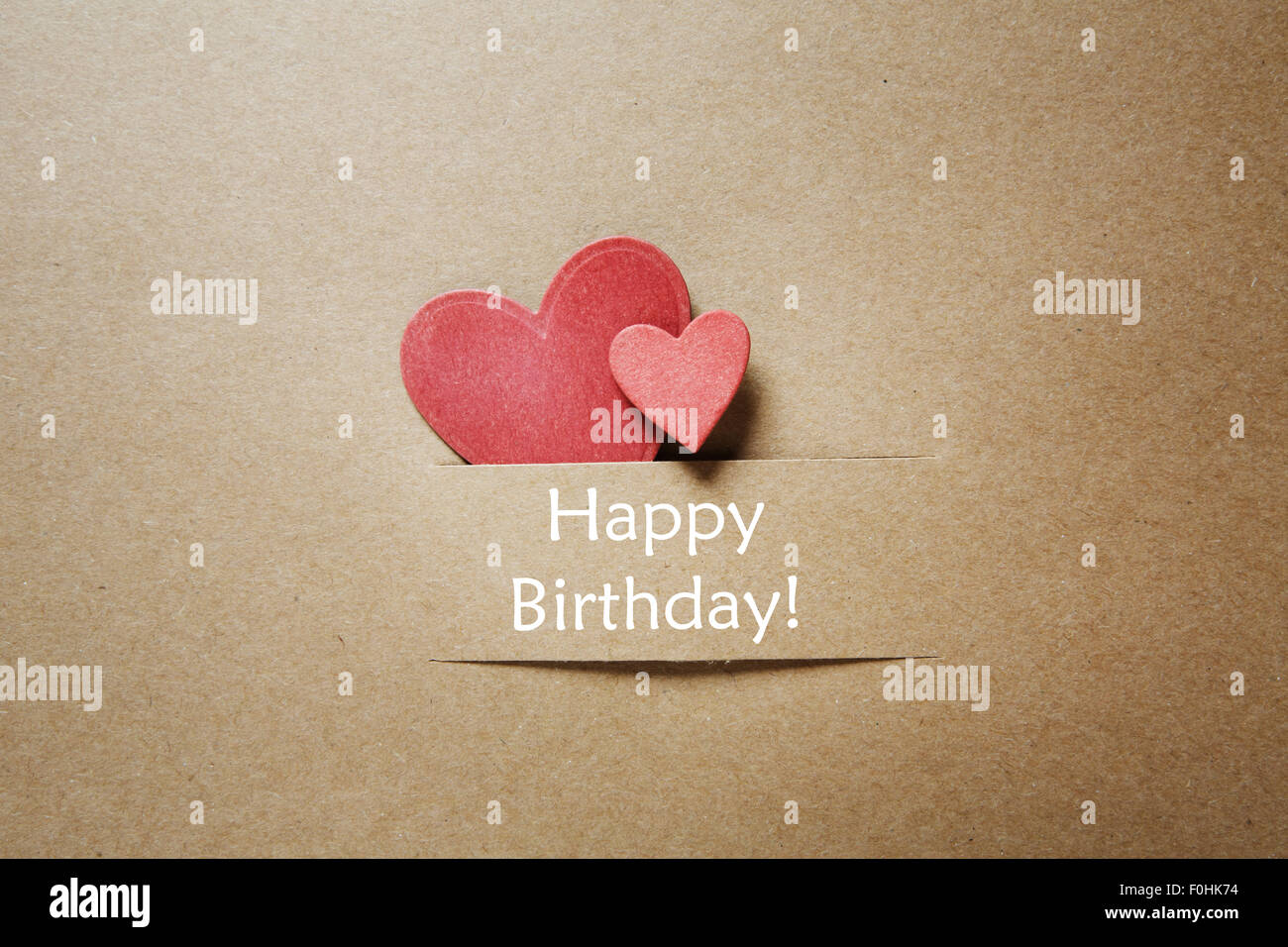 Joyeux anniversaire carte message avec coeur rouge papier Banque D'Images