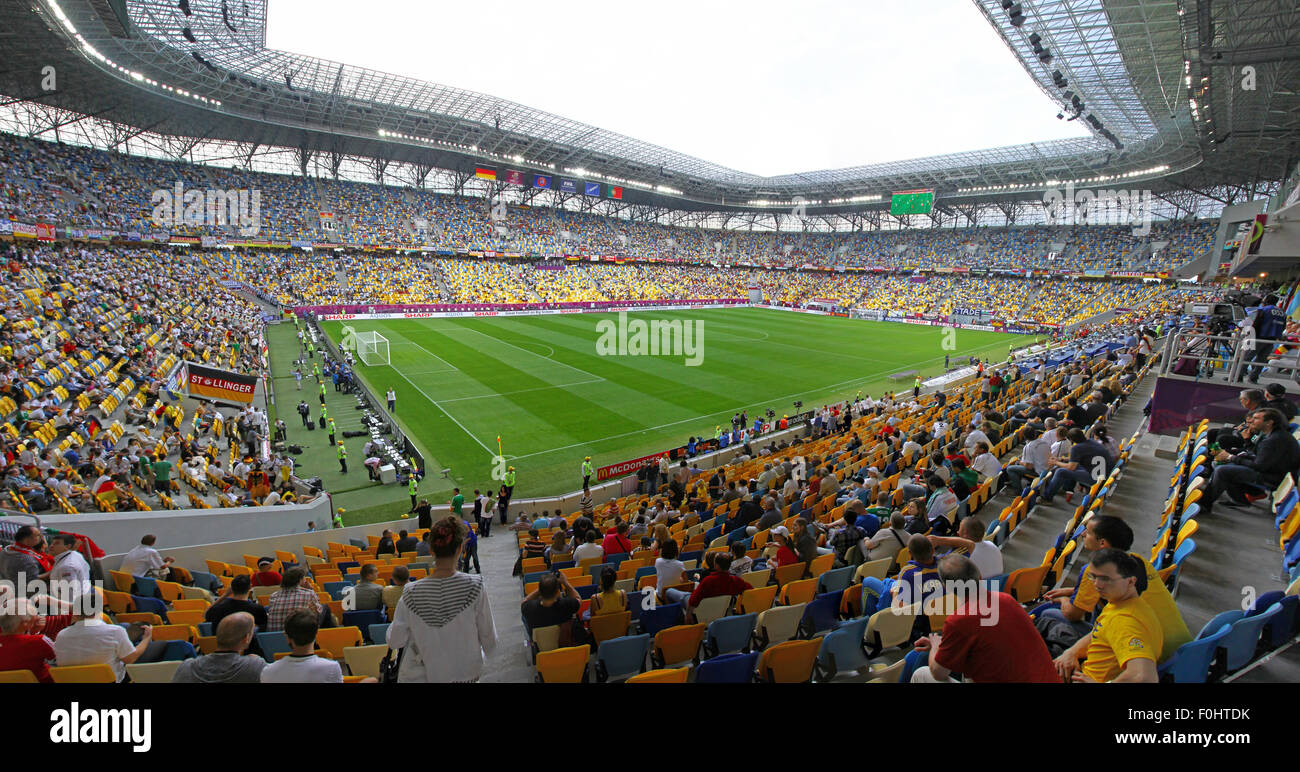 LVIV, UKRAINE - juin 9, 2012 : Tribunes d'Arena Lviv stadium pendant l'UEFA EURO 2012 match entre l'Allemagne et le Portugal le 9 juin 2012 à Lviv, Ukraine Banque D'Images