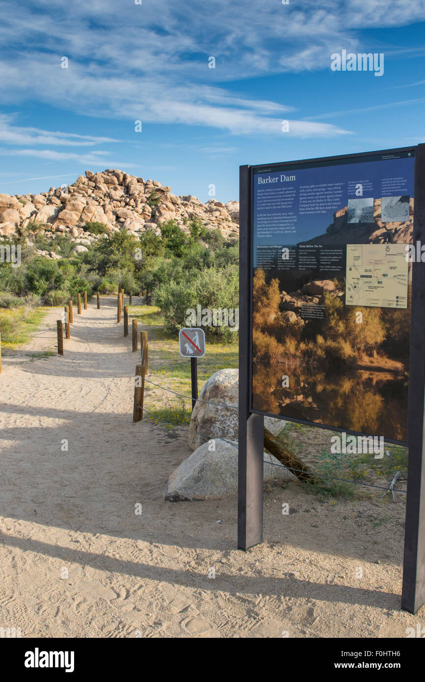 Barker Dam trail head sign in Joshua Tree National Park California USA Banque D'Images