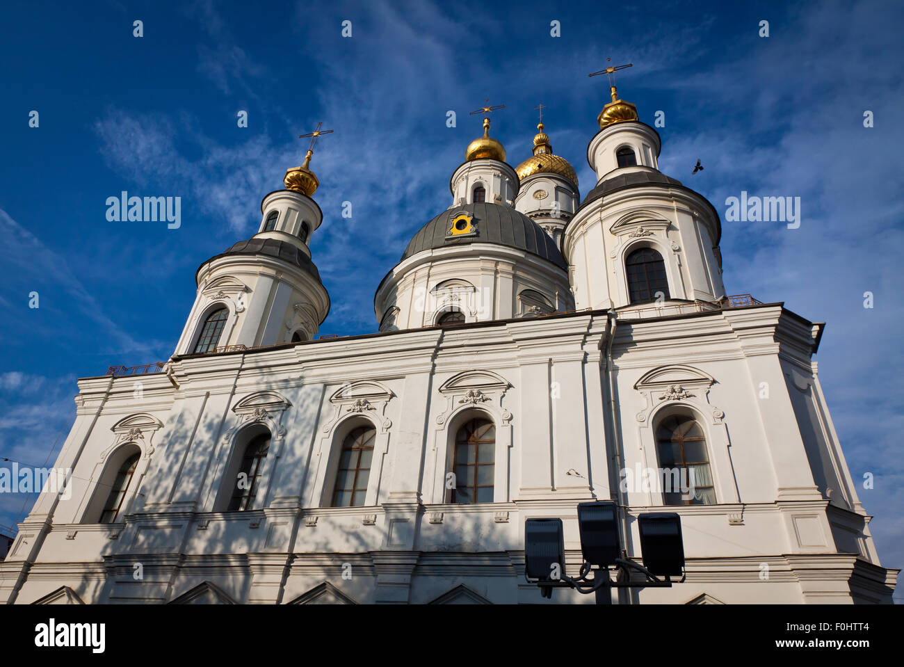 Prise en charge ou la cathédrale de la Dormition à Kharkiv, Ukraine. C'est la principale église orthodoxe de la ville de Kharkiv Banque D'Images