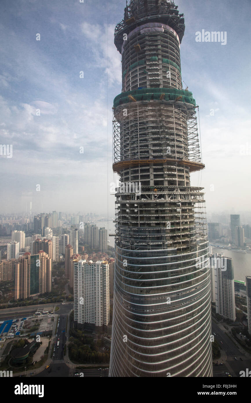Gratte-ciel en construction à Shanghai, le futur plus grand bâtiment au monde. Banque D'Images
