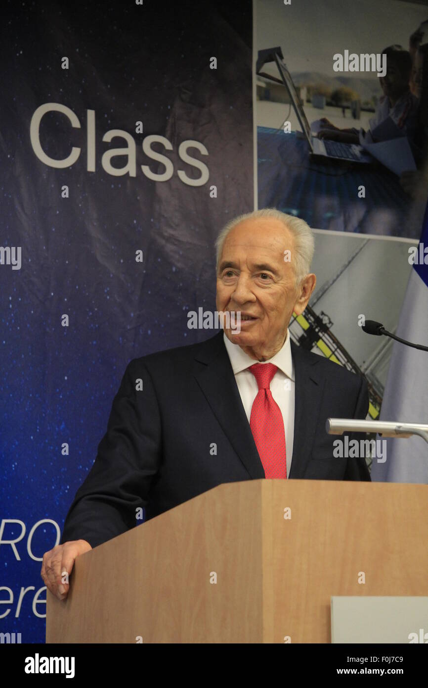 Le Président Peres reçoit le record Guinness de premier vice-président de Guinness World Records, Marco Frigatti Banque D'Images