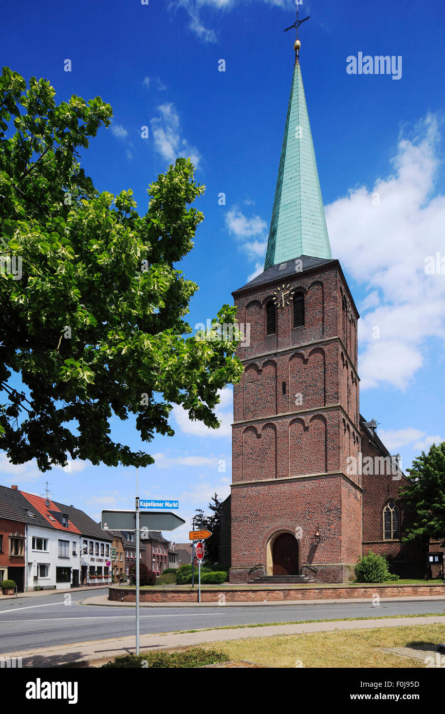 Katholische Pfarrkirche St Georg dans Geldern-Kapellen, Niederrhein, Nordrhein-Westfalen Banque D'Images