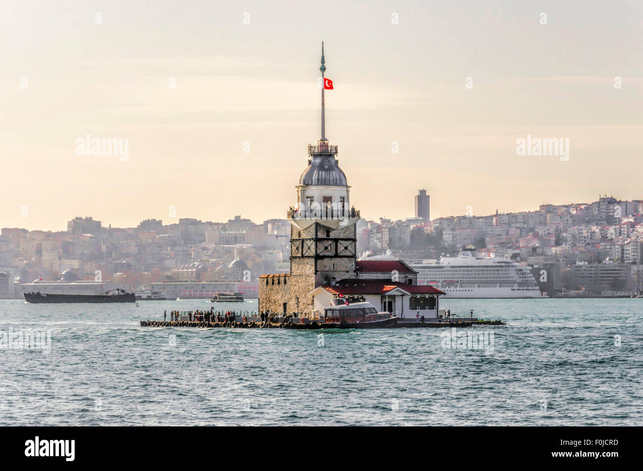 Maidens Tower (Kiz Kulesi) au Bosphore, Istanbul. L'un des symboles d'Istanbul. Pour le GPS 41° 1'16.01'K / 29° 0'14.72' E Banque D'Images