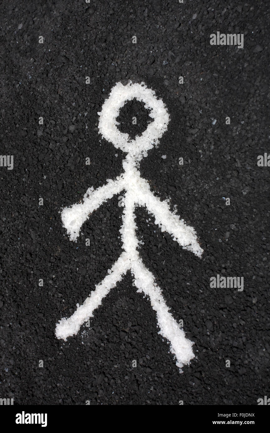 Blackground noir et blanc homme debout les pictogrammes peints sur la rue Banque D'Images